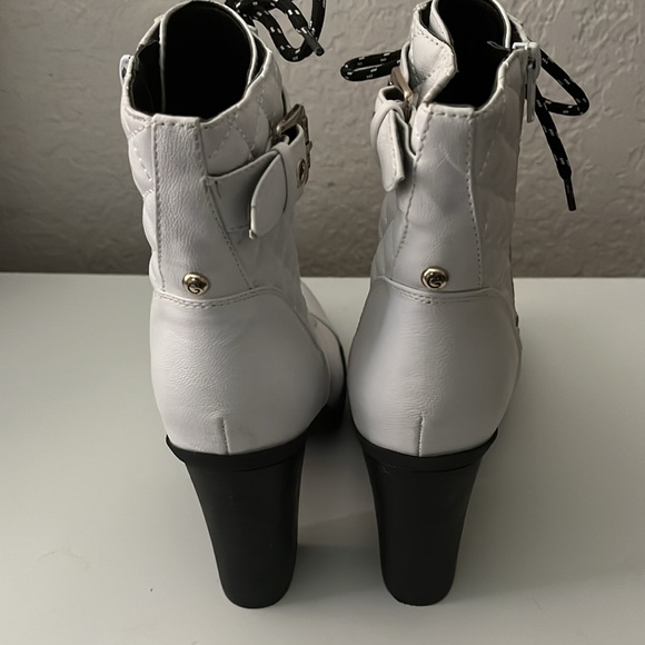 G by Guess White Lace Up Winter Wonderland Luxe Steampunk Combat Boots Size 8M - Picture 8 of 15